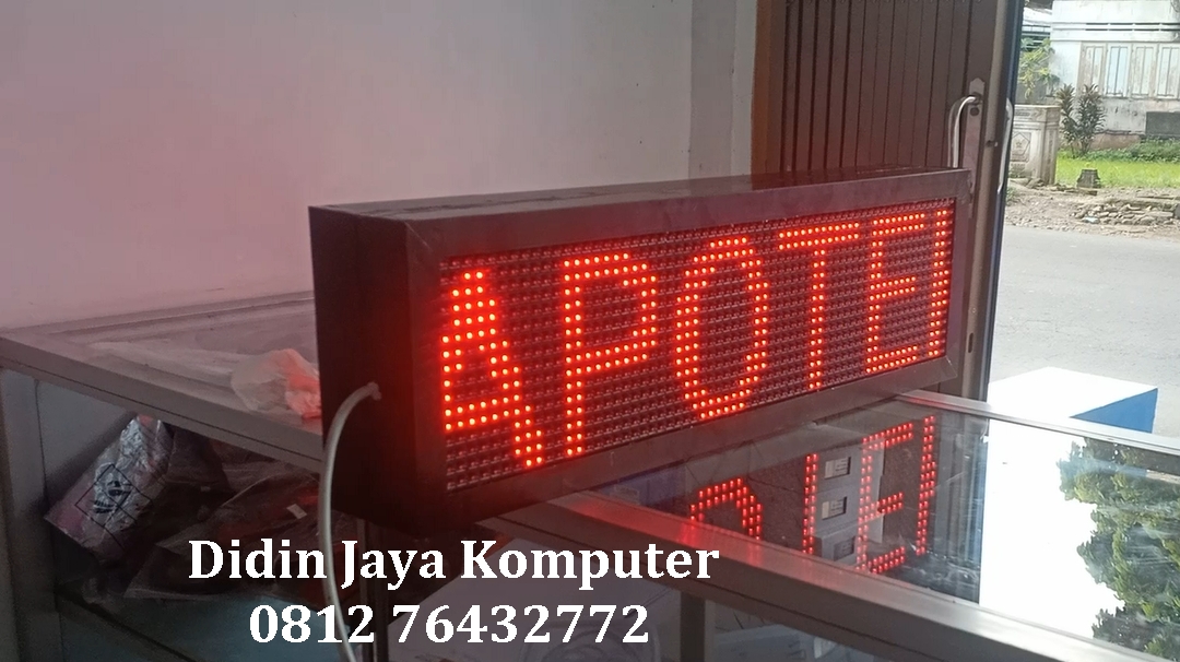 <p>Running text bolak balik yang menggunakan led warna merah ukuran 20x64cm kami buat dan pasangkan untuk Apotek Sari Dewi Gurah. Proses pembuatan kami lakukan pada pagi hari dan langsung kami pasangan di sore harinya. Running text outdoor kami tahan panas dan tahan air hujan yang awet dan tidak mudah rusak.&nbsp;</p>
